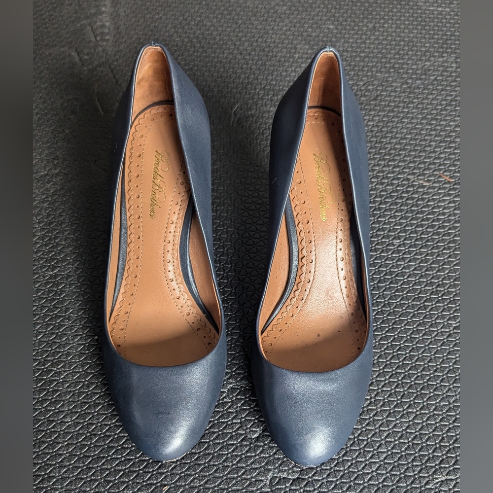 Brooks Brothers Navy Blue Pumps size 5